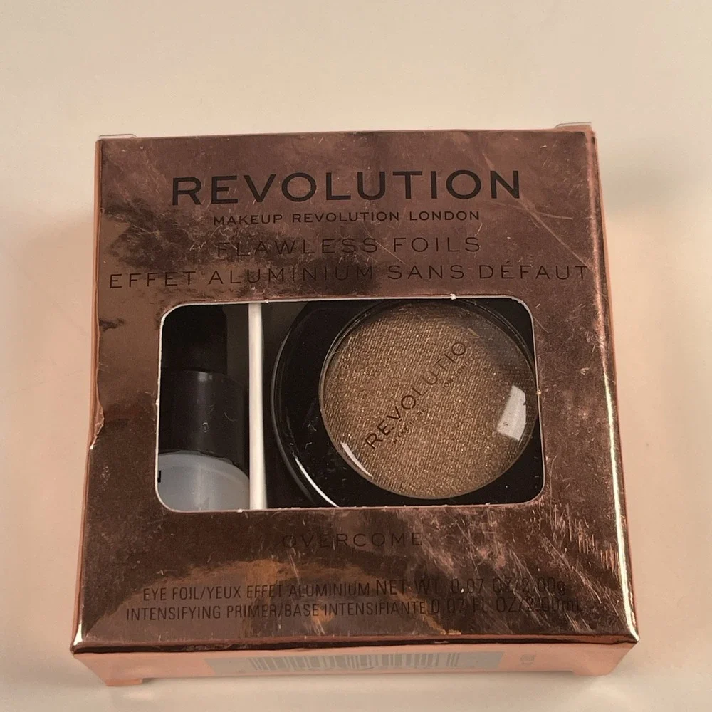 REVOLUTION Flawless Foils Eyeshadow Palette Overcome (Brown)